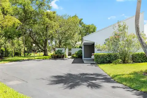 4117 NORTHMEADOW CIRCLE, TAMPA, FL 33618