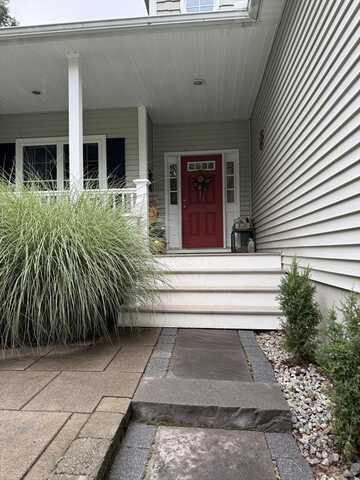 47 Northside Rd, Charlton, MA 01507