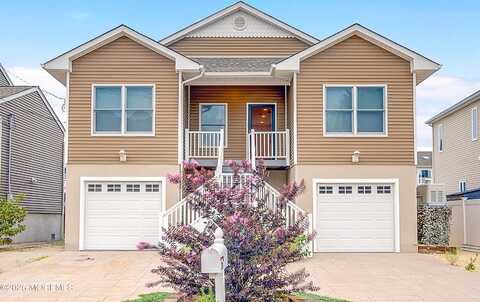 34 Lagoon Drive E, Toms River, NJ 08753