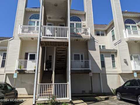 11 Raritan Avenue, Keansburg, NJ 07734