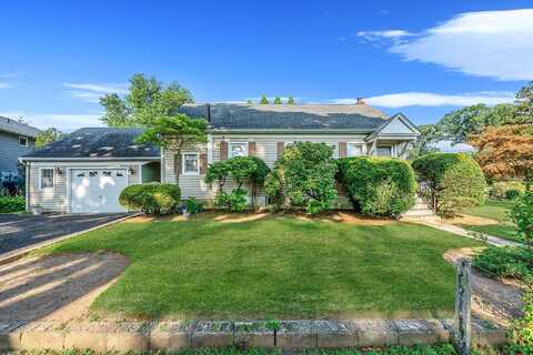2 Cherry Road, Bayville, NY 11709