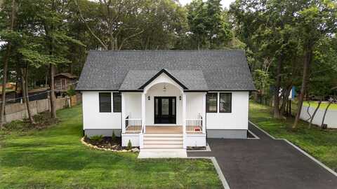568 S Granny Road, Medford, NY 11763