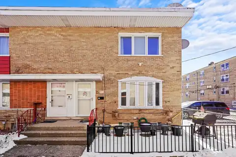 6030 N Winchester Avenue, Chicago, IL 60660