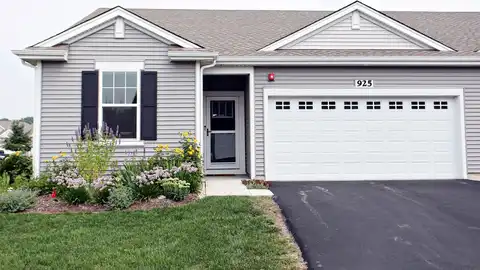 925 Darwin Street, North Aurora, IL 60542