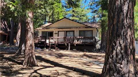 31150 Summit Drive, Running Springs, CA 92382