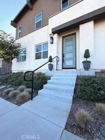 15820 Caterpillar Drive, Fontana, CA 92336