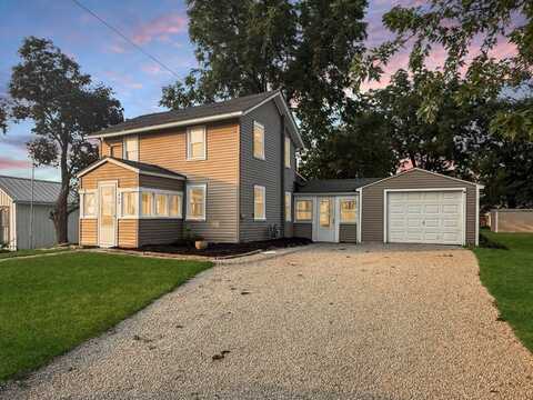 425 West Grove, Lena, IL 61048