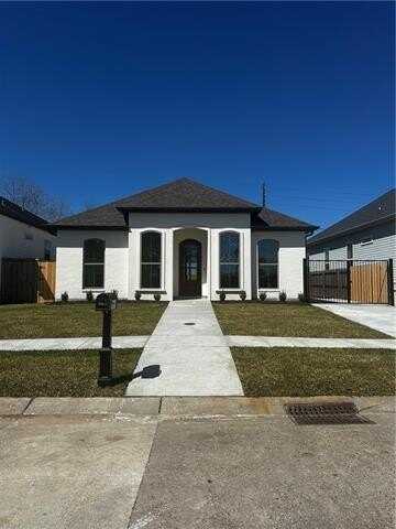 2300 PIRATE Drive, Chalmette, LA 70043