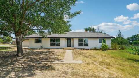 1222 Golden Hoof Drive, Krum, TX 76249