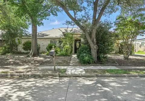 3828 Greenhills Court E, Irving, TX 75038