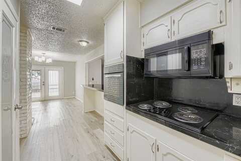 1712 Warren Lane, Fort Worth, TX 76112