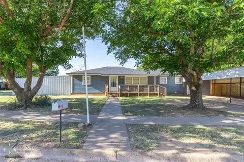 909 SE 5th Street, Knox City, TX 79529