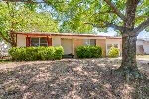 704 Tanglewood Drive, Hurst, TX 76053