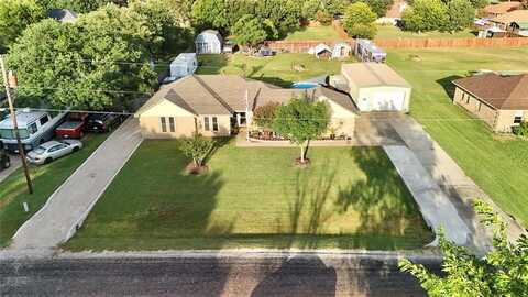 130 Crest Brook Drive, Red Oak, TX 75154