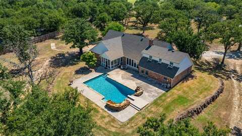 411 Center Hill Road, Gainesville, TX 76240