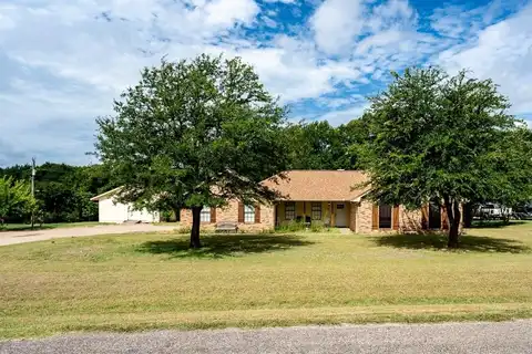 607 Lark Lane, Oak Leaf, TX 75154