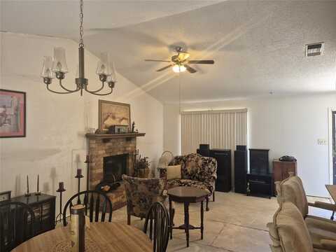1801 Country Lane, Arlington, TX 76018