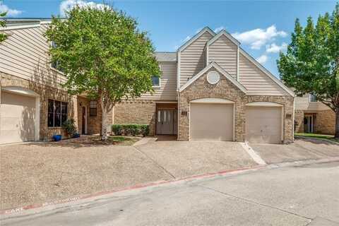 207 Cimarron Trail, Irving, TX 75063