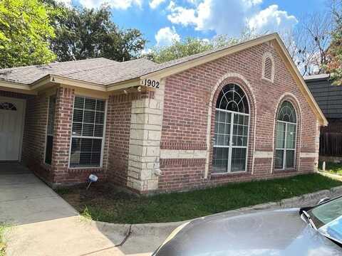 1902 W Sanford Street, Arlington, TX 76012