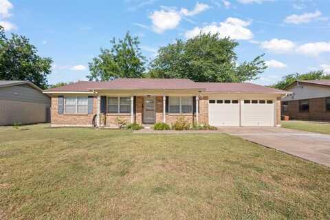 808 Thompson Drive, Saginaw, TX 76179