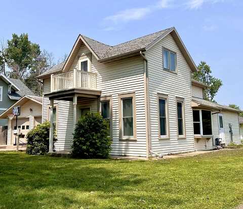 321 4TH ST NE, Orange City, IA 51041