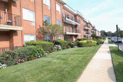 85 S Centre Ave, Rockville Centre, NY 11570