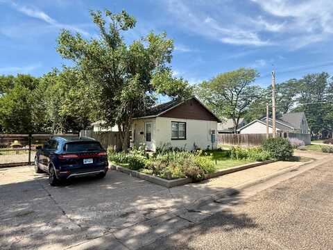 517 E 9th Street, Goodland, KS 67735