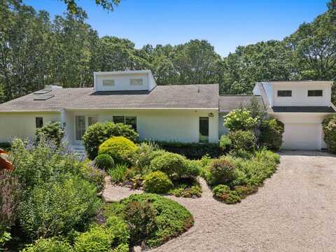 14 Livery Lane, East Hampton, NY 11937