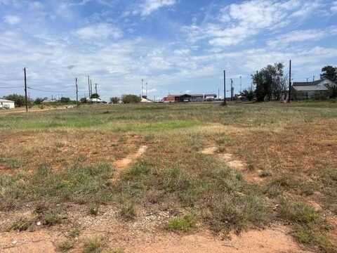 402 W 8th St, Colorado City, TX 79512