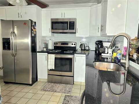 2002 Granada Dr, Coconut Creek, FL 33066