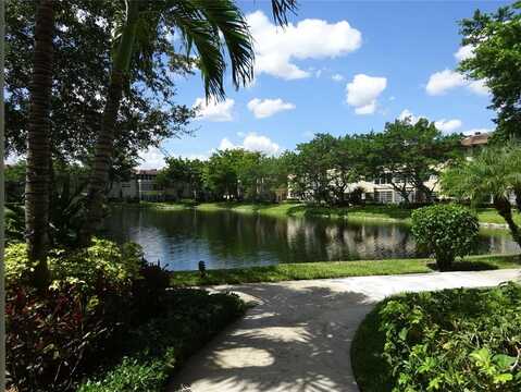 5102 NW 36th St, Lauderdale Lakes, FL 33319