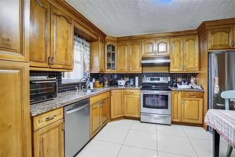 211 S Hollybrook Dr, Pembroke Pines, FL 33025