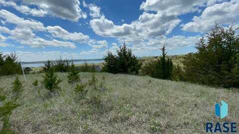 154 N Baycliffe Dr, Yankton, SD 57078