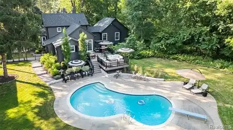 1266 Washington Road, Rochester, MI 48306