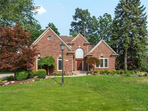 3460 Warwick Drive, Rochester Hills, MI 48309
