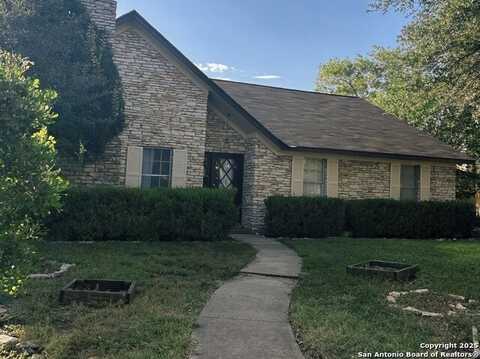 425 Golfcrest, Windcrest, TX 78239