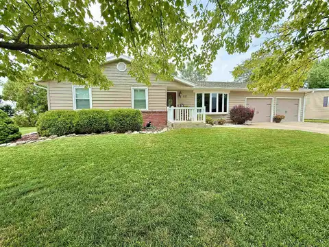 213 Floral Dr, Hillsboro, KS 67063