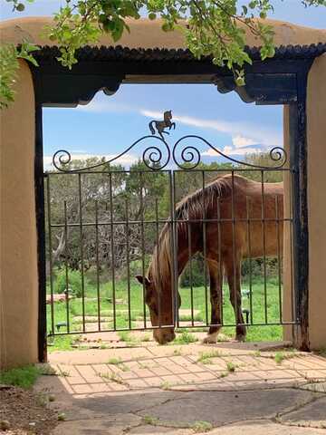 7 Camino Amansador, Santa Fe, NM 87508