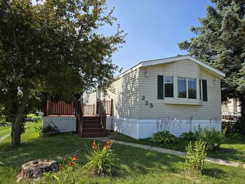 255 W Heather Ct, Highland, MI 48357
