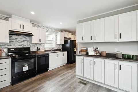 248 Norman Dr, Highland, MI 48357