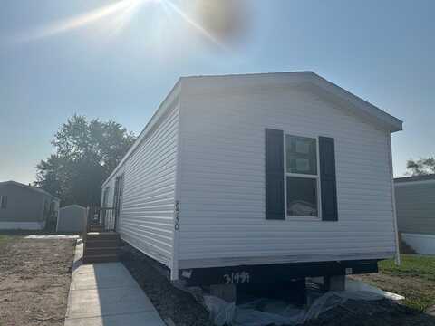8530 Chanel Ct, Newport, MI 48166