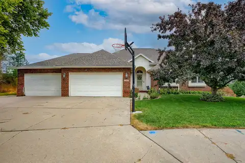 1525 BERWICK Circle, COUNCIL BLUFFS, IA 51503