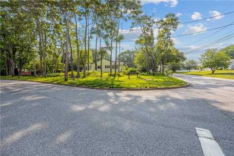 192 Schoolhouse Road, Warren, RI 02885