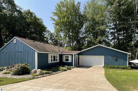 7180 Shore Road, NE, Kalkaska, MI 49646
