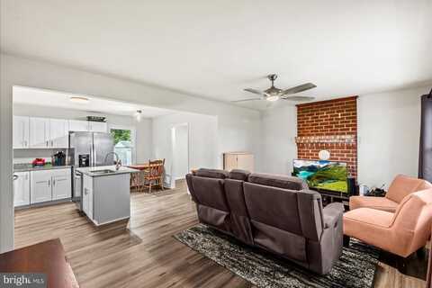 2010 LAKE RD, LOTTSBURG, VA 22511