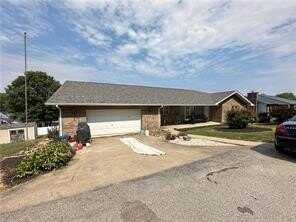 1135 Mccrory Ln, California, PA 15419