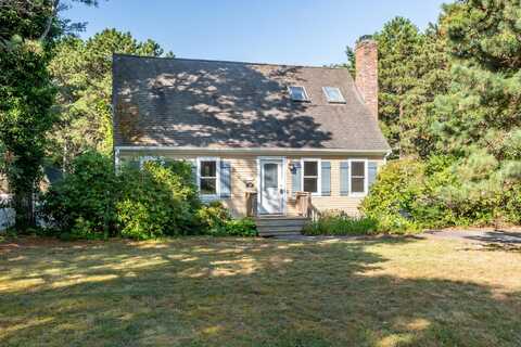 35 Claulise Lane, Mashpee, MA 02649