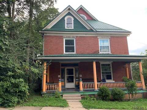735 Grove Avenue, Johnstown, PA 15902