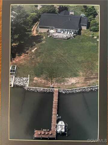 185 Pinetop Road, Topping, VA 23169