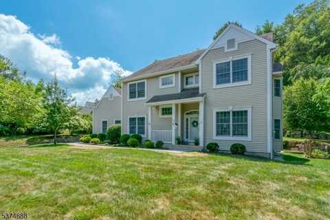 32 Castle Ct, Randolph, NJ 07869